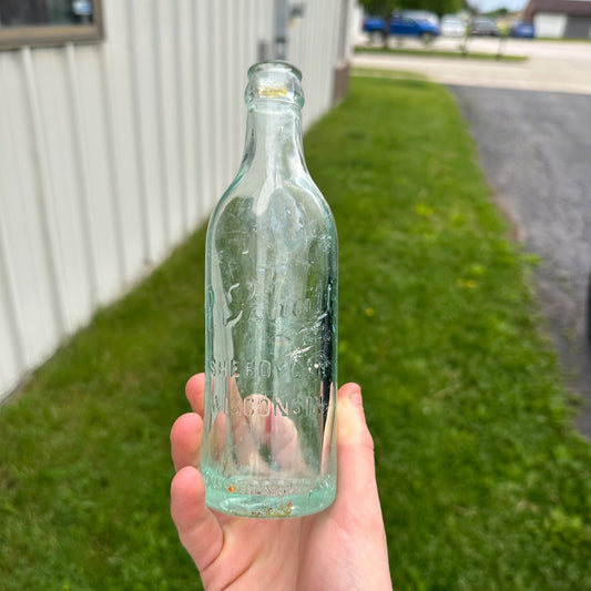 Vintage R. Schultz Aqua Blue Bottle 8 Fl Oz Sheboygan Wis Applied Top