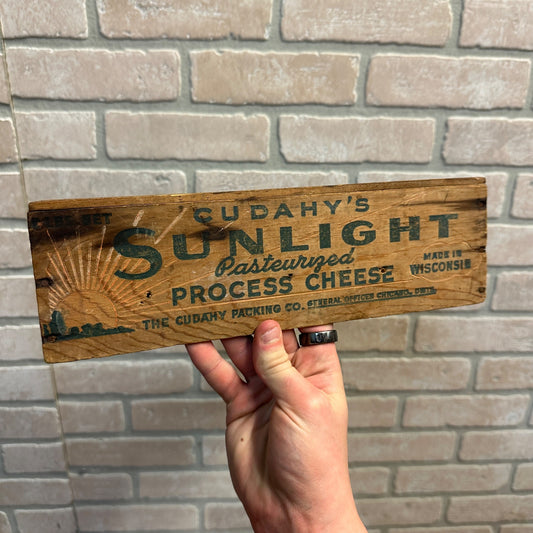 VINTAGE CUDAHY'S SUNLIGHT AMERICAN 5 POUND WOOD / WOODEN CHEESE BOX WISCONSIN