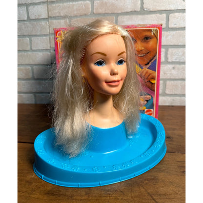 VINTAGE 1976 BARBIE SUPERSTAR FASHION FACE BEAUTY CENTER MAKE-UP JEWELRY + BOX