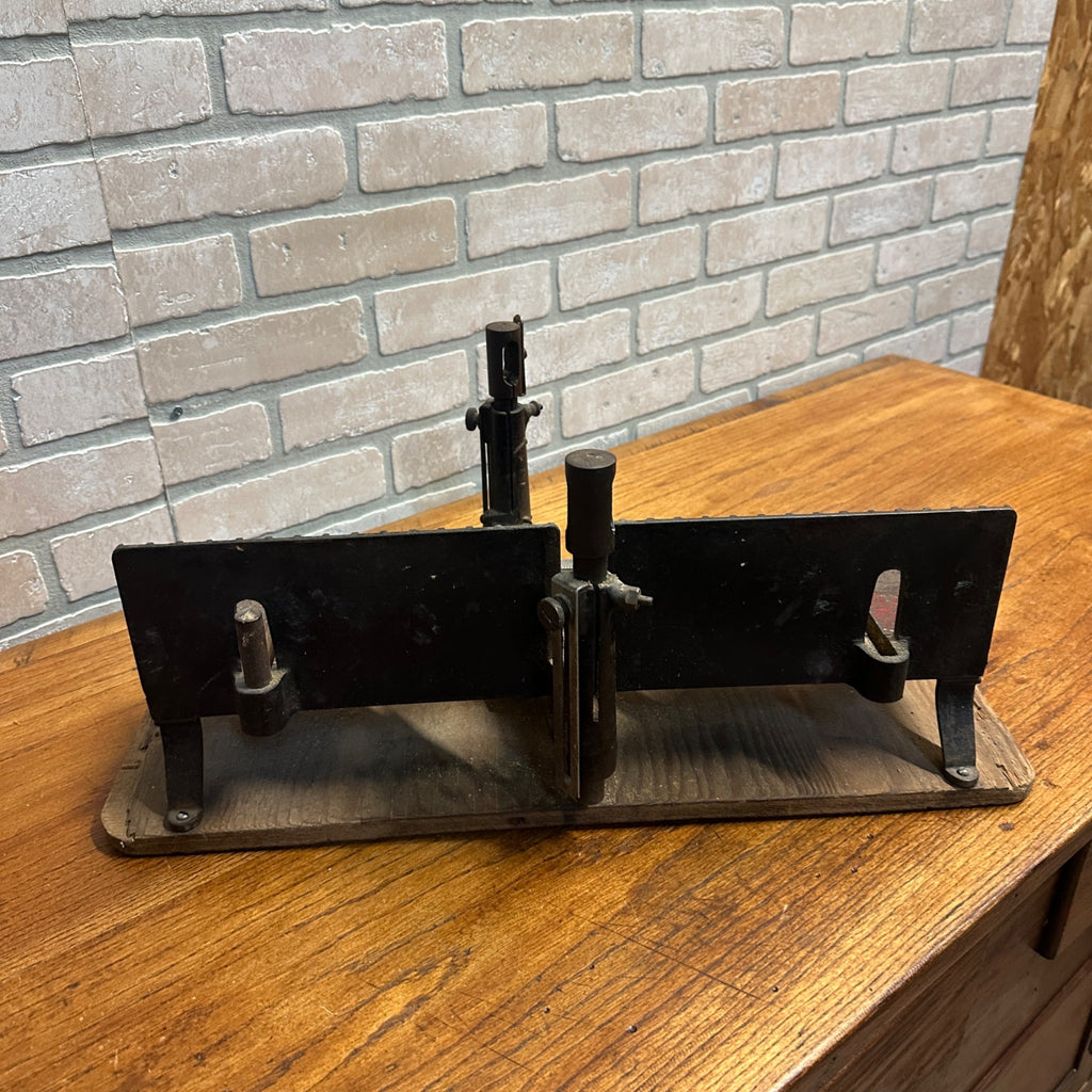 Antique Millers Falls Tool Co. Langdon Acme Miter Box ~ Cast Iron Size 2 No.73