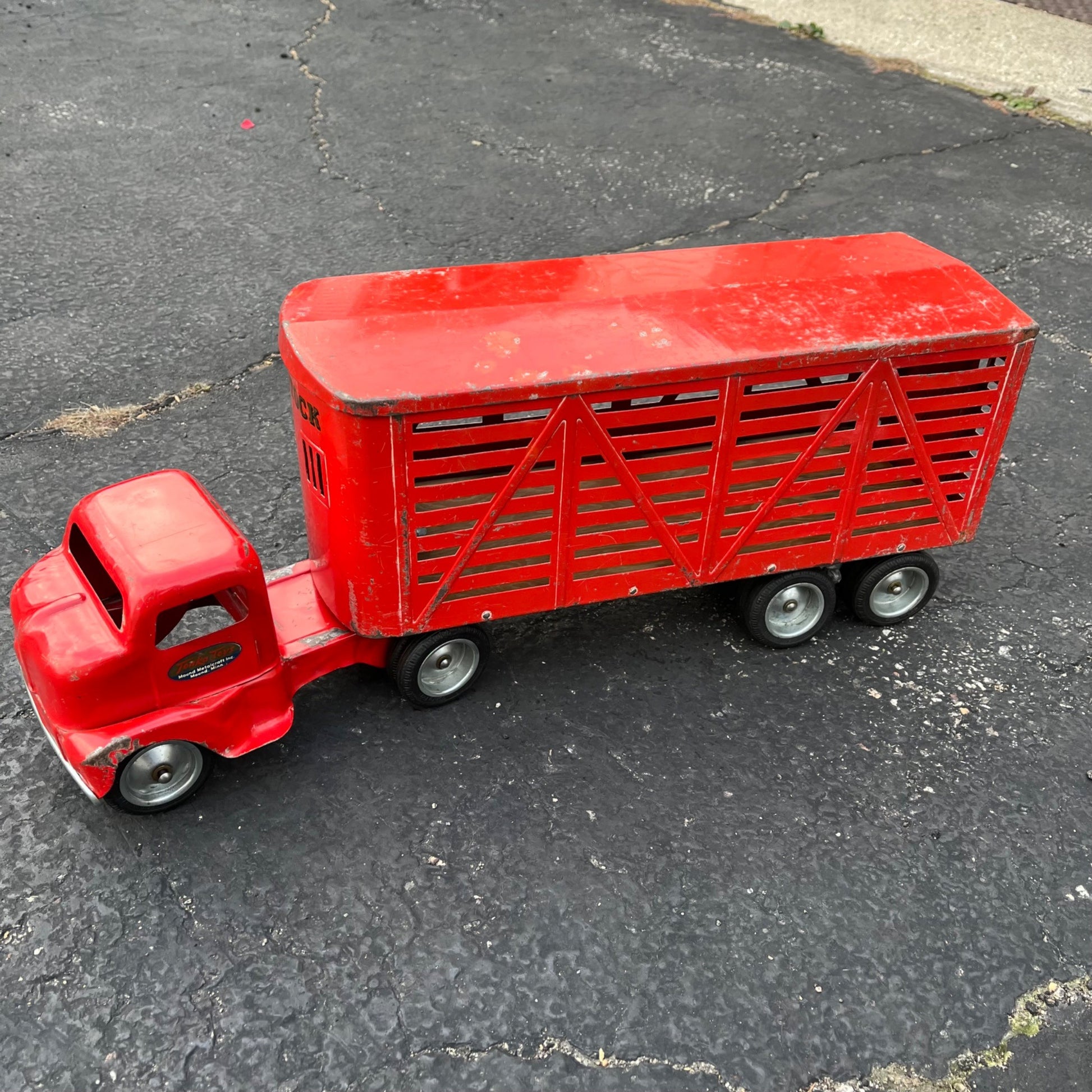 Vintage Tonka Farms Livestock Red Truck Hauler Pressed Steel Toy