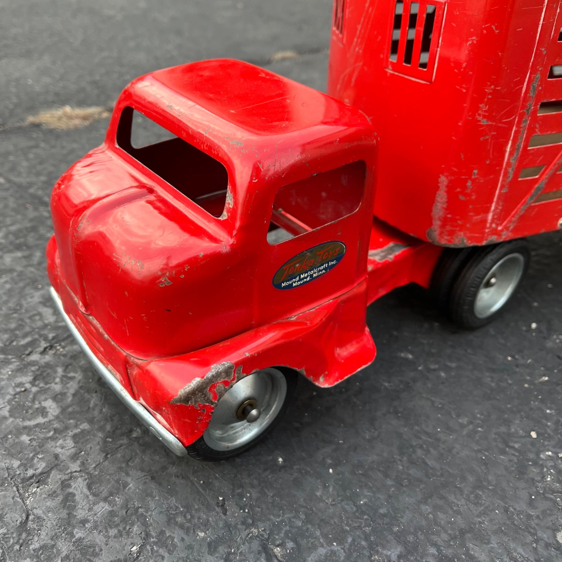 Vintage Tonka Farms Livestock Red Truck Hauler Pressed Steel Toy