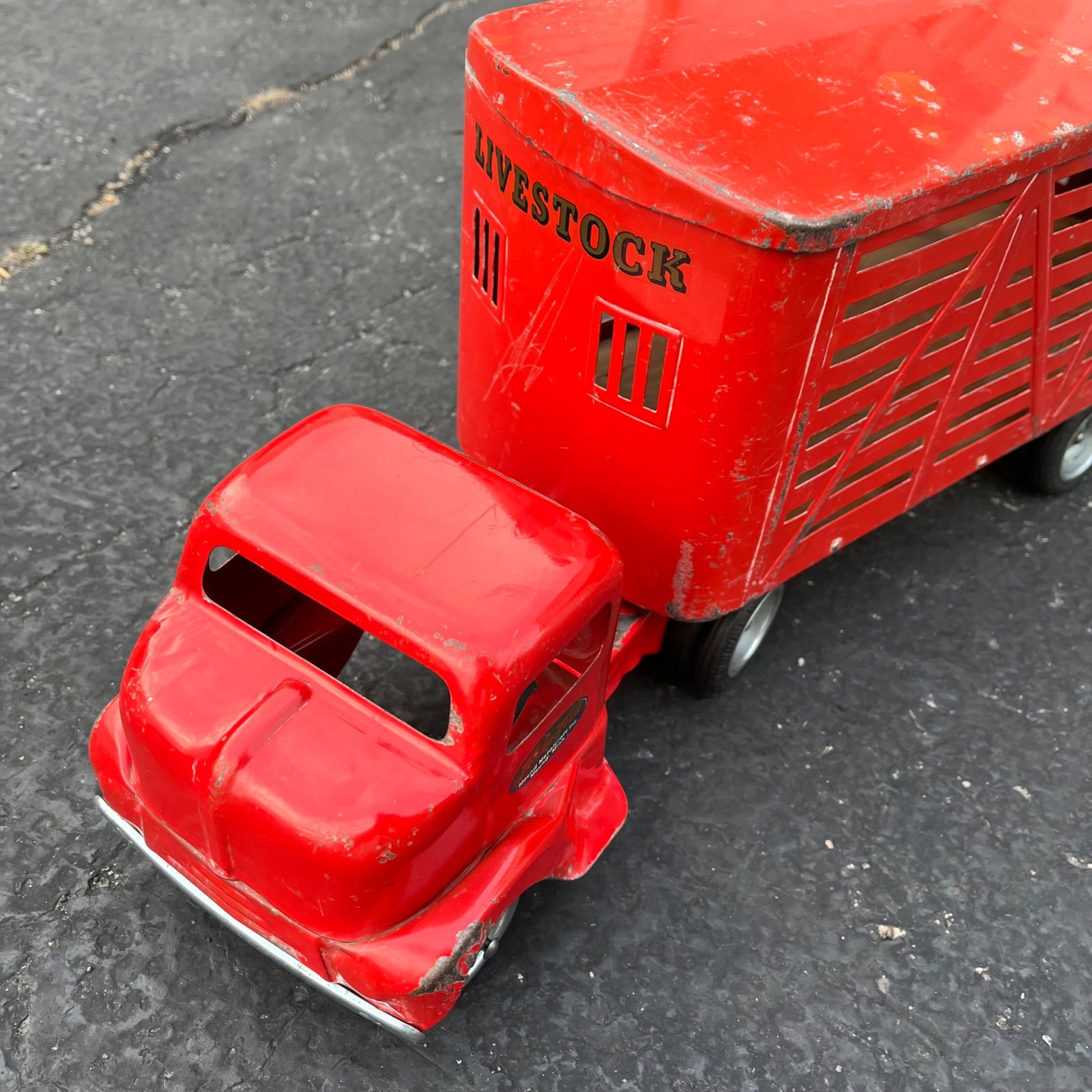 Vintage Tonka Farms Livestock Red Truck Hauler Pressed Steel Toy
