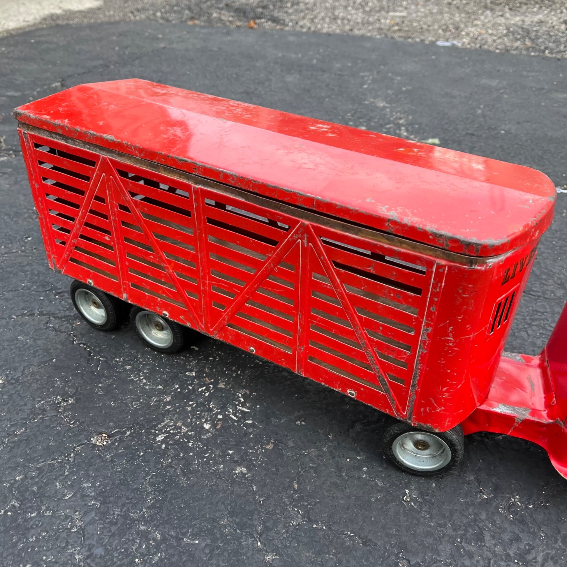 Vintage Tonka Farms Livestock Red Truck Hauler Pressed Steel Toy