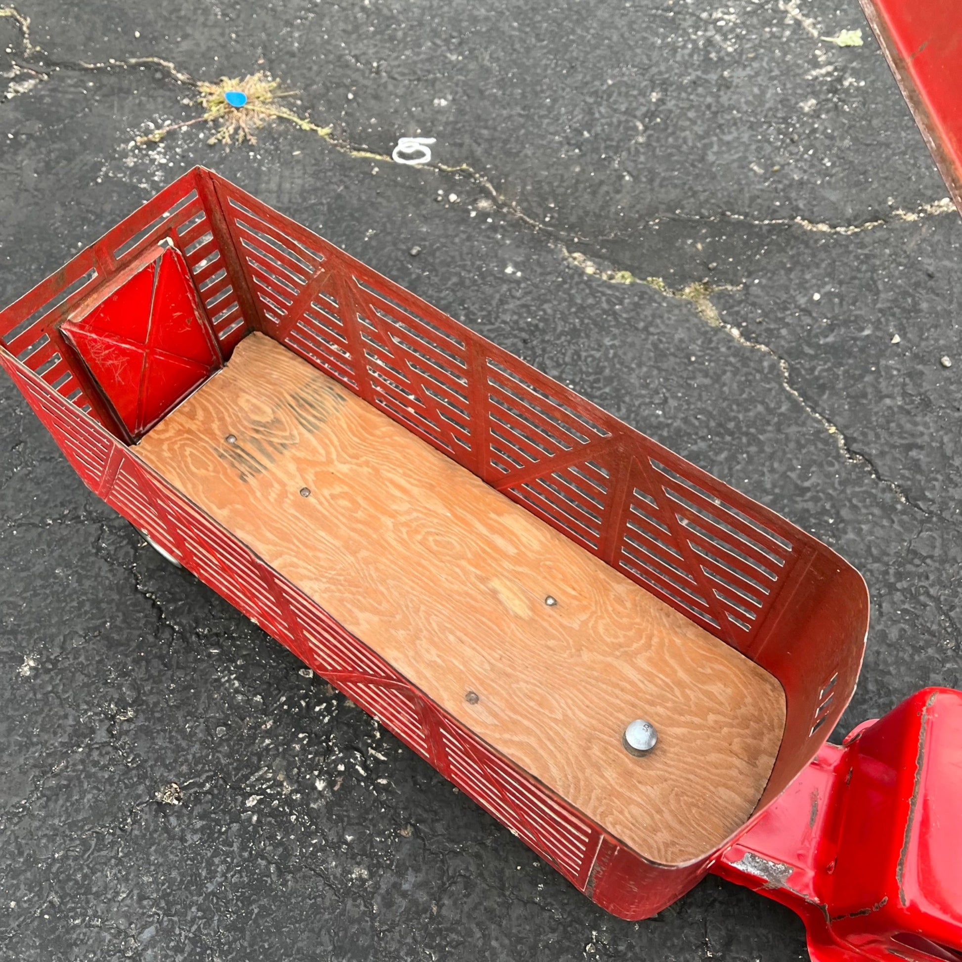 Vintage Tonka Farms Livestock Red Truck Hauler Pressed Steel Toy