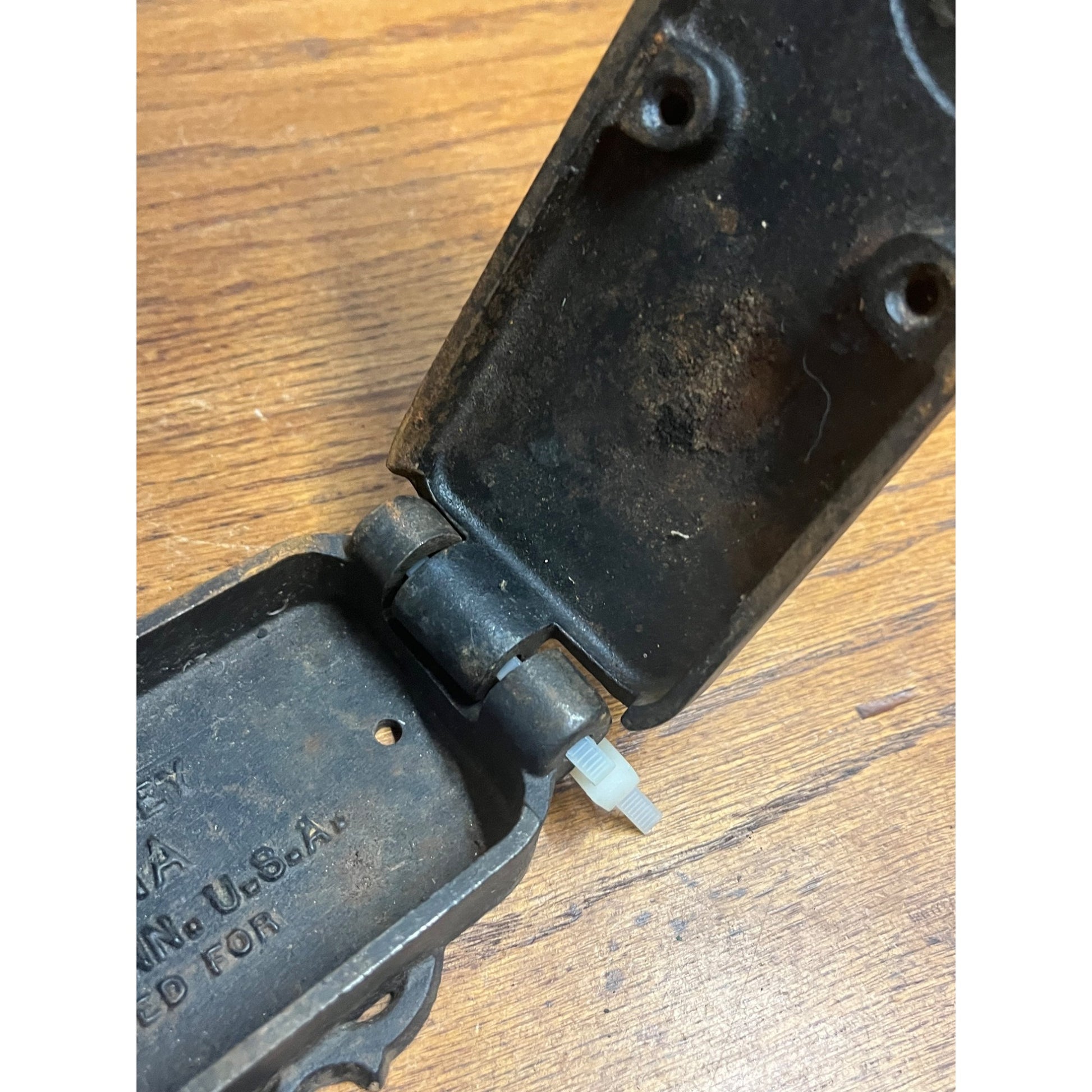 Antique Dazey Universal Americana Can Opener Cast Iron Body / Parts