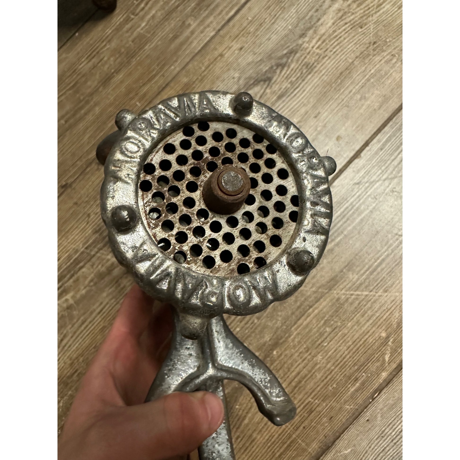 VINTAGE 1930S MORAVIA #8 CRANK MEAT GRINDER CHOPPER CZECHOSLOVAKIA CAST IRON