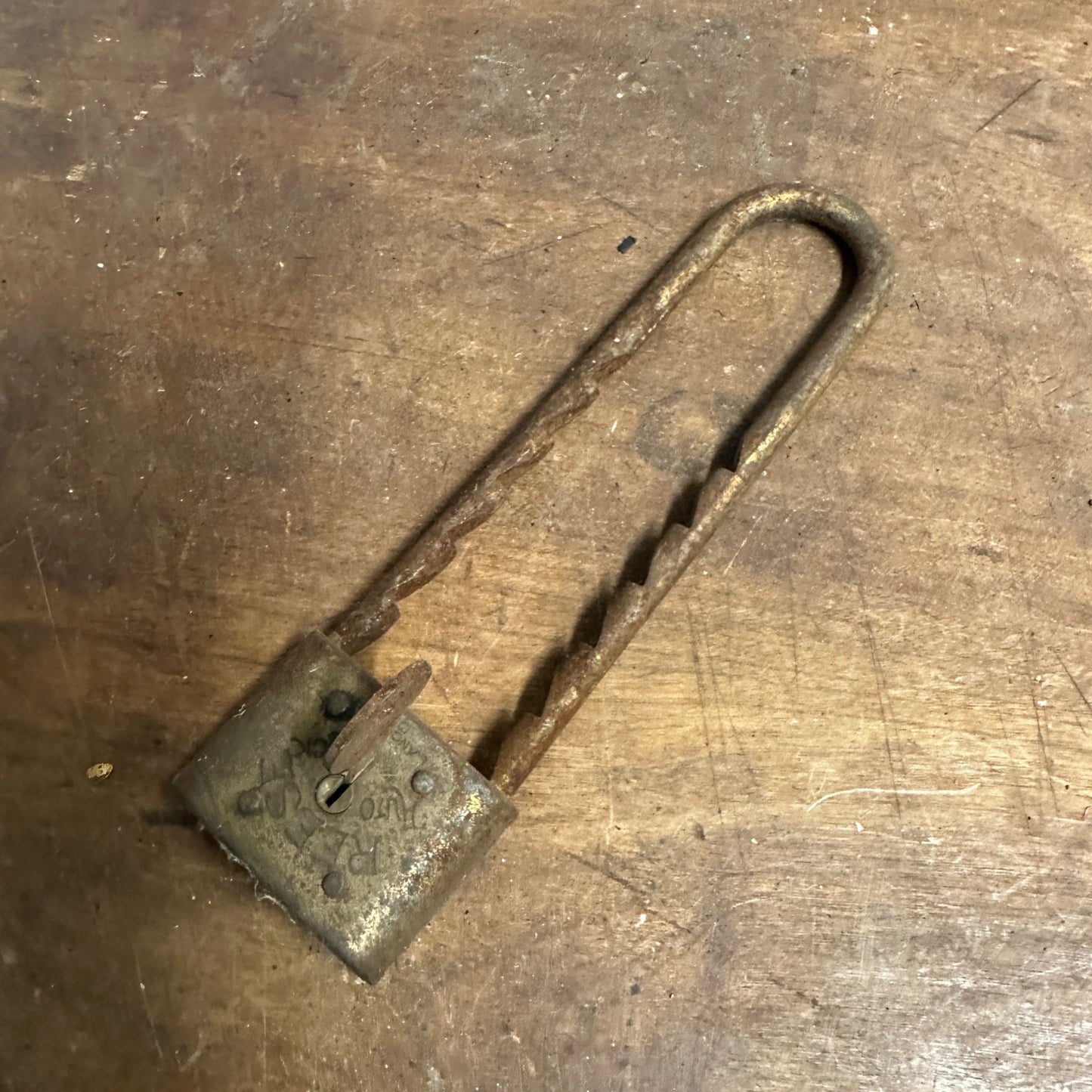 VTG ANTIQUE OLD REESE LOCK CO AUTO TRUCK SPARE TIRE PADLOCK WITH KEY AUTOMOBILE