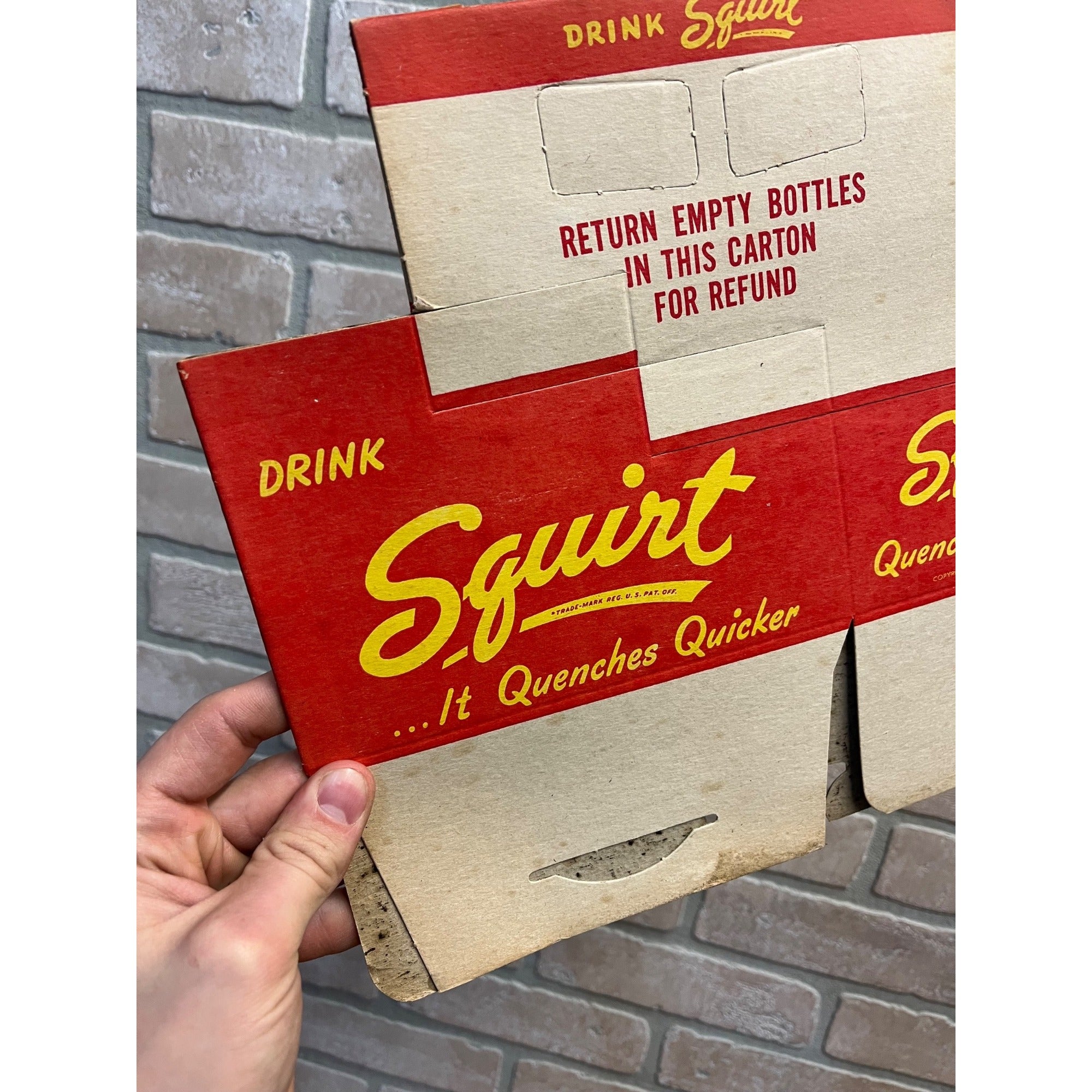 SCARCE Squirt 6-pack Cardboard Pop NOS Soda Bottle Carrier Tote Red Yellow 1947