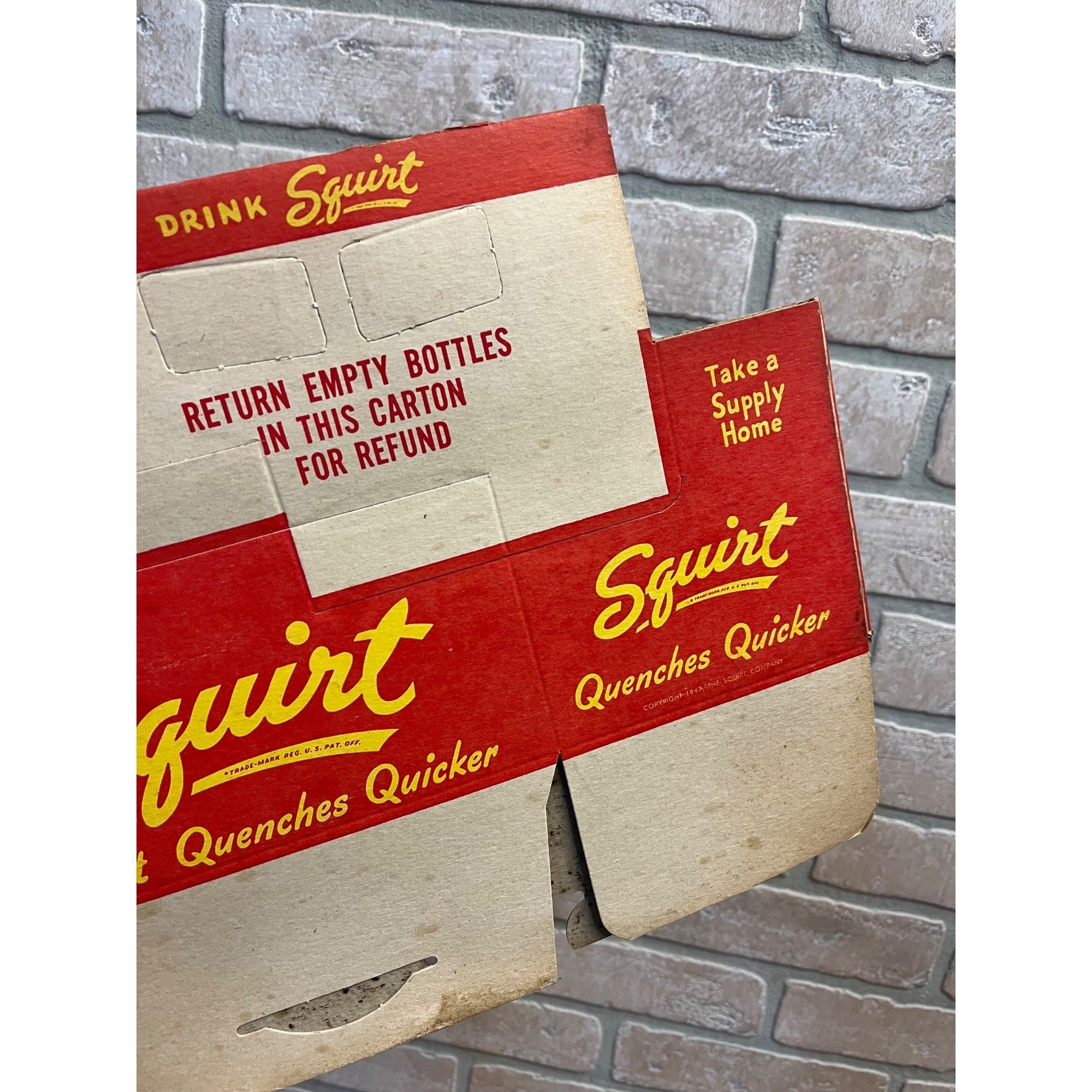SCARCE Squirt 6-pack Cardboard Pop NOS Soda Bottle Carrier Tote Red Yellow 1947