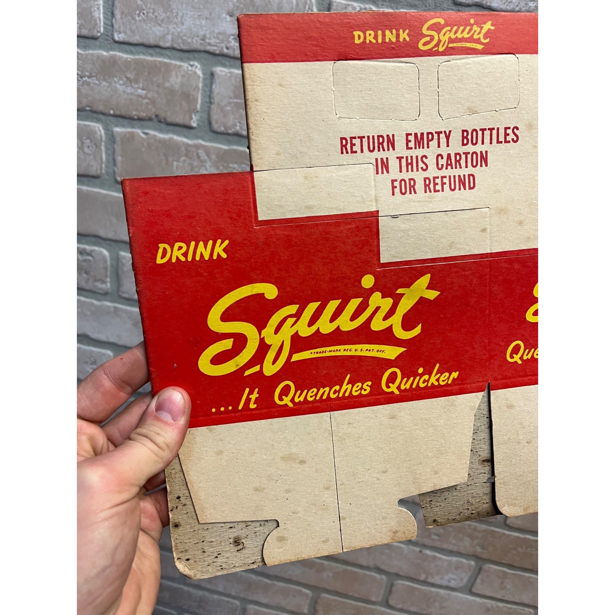 SCARCE Squirt 6-pack Cardboard Pop NOS Soda Bottle Carrier Tote Red Yellow 1947
