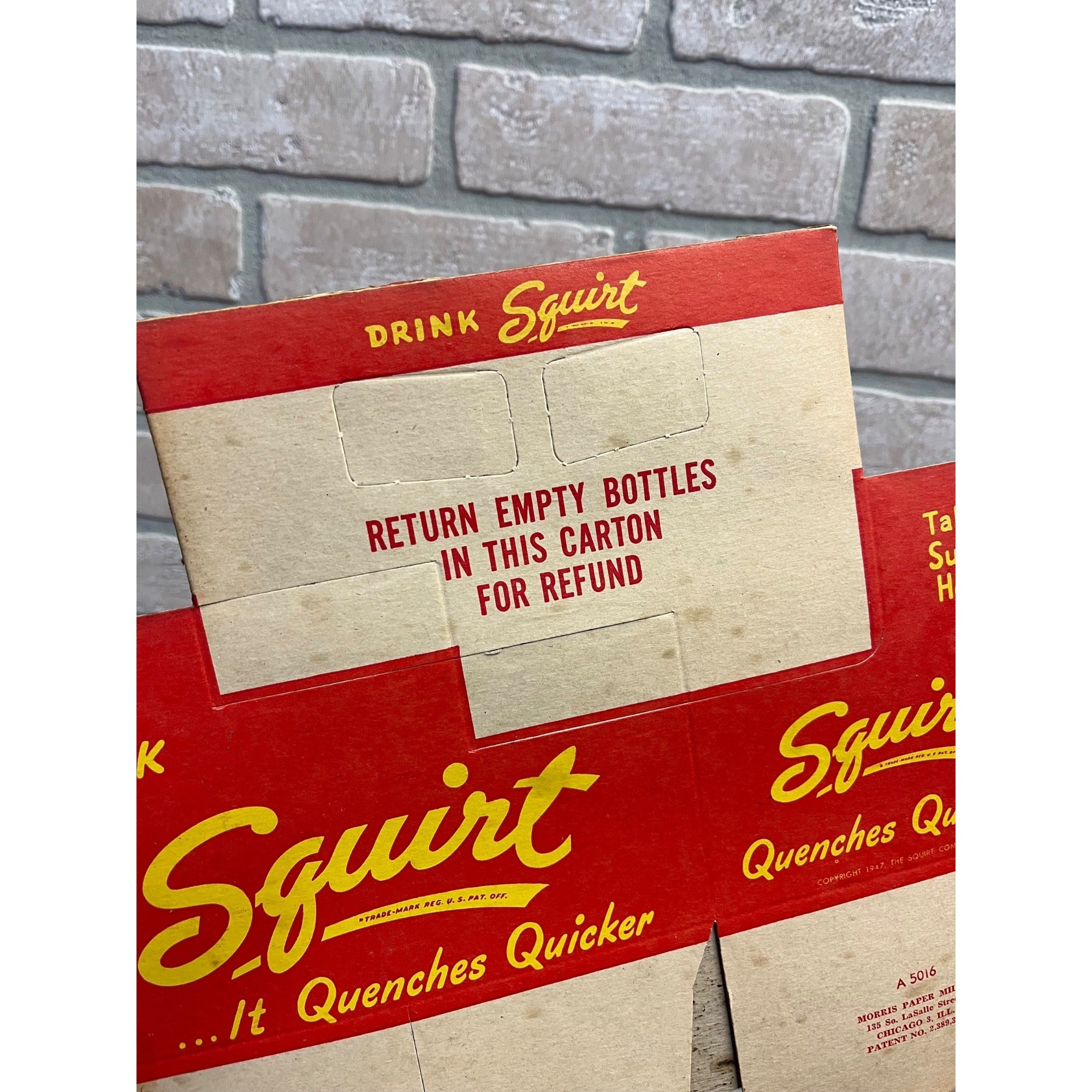 SCARCE Squirt 6-pack Cardboard Pop NOS Soda Bottle Carrier Tote Red Yellow 1947