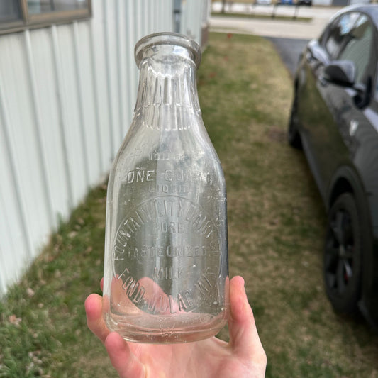 Antique Embossed Fountain City Dairy Quart Milk Bottle Fond du Lac Wisconsin
