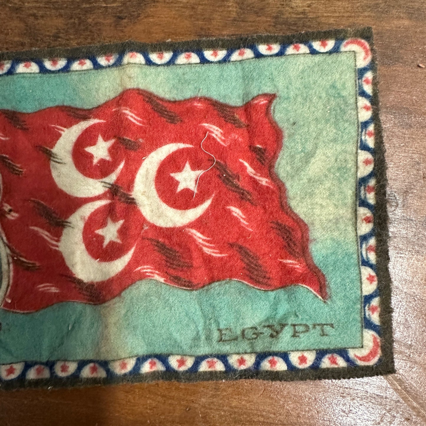 VINTAGE EGYPT/EGYPTIAN KHEDIVATE FLAG TOBACCO FELT, 5" X 8".