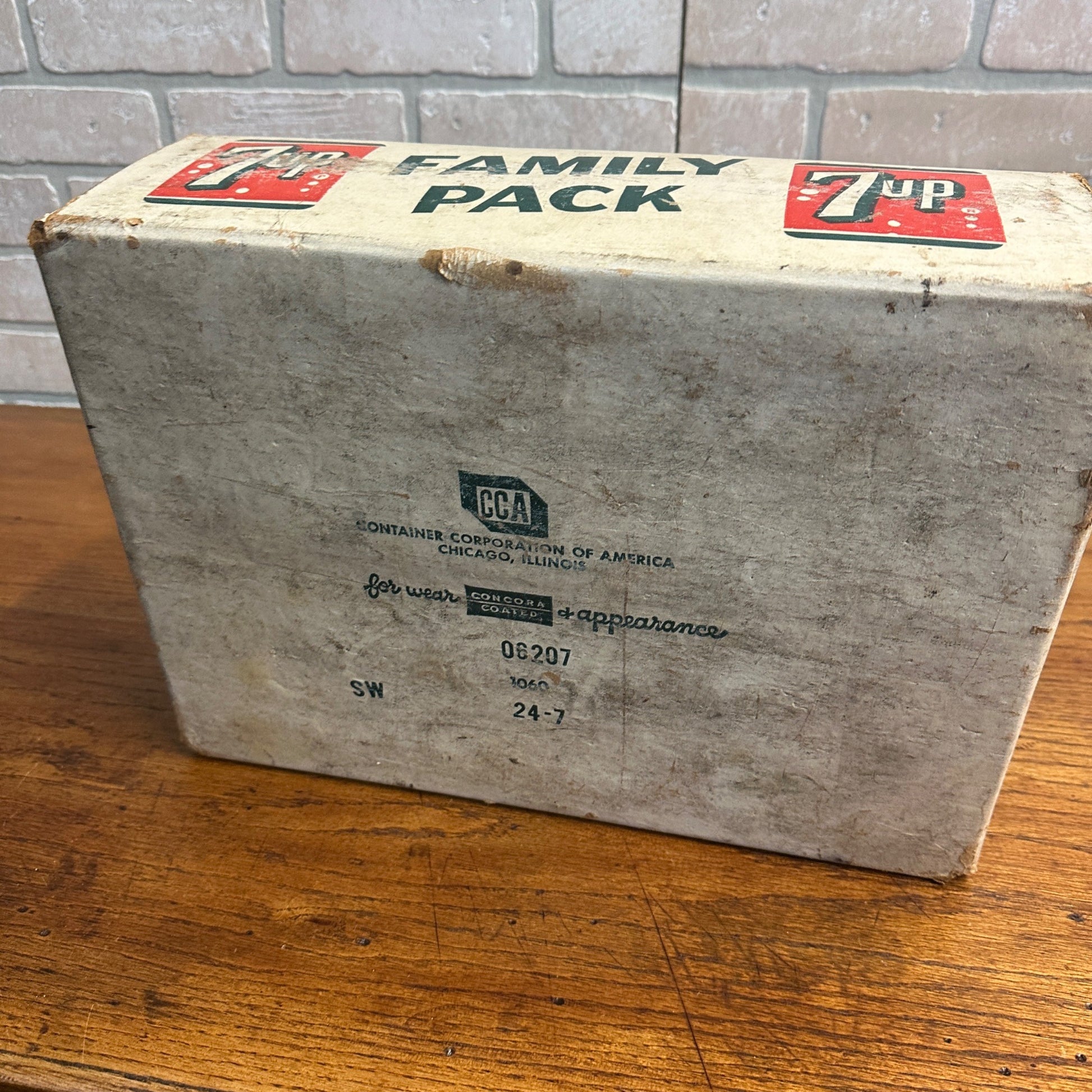 Vintage 7up Family Pack Carrier Milwaukee Wis Bottling Crate Cardboard