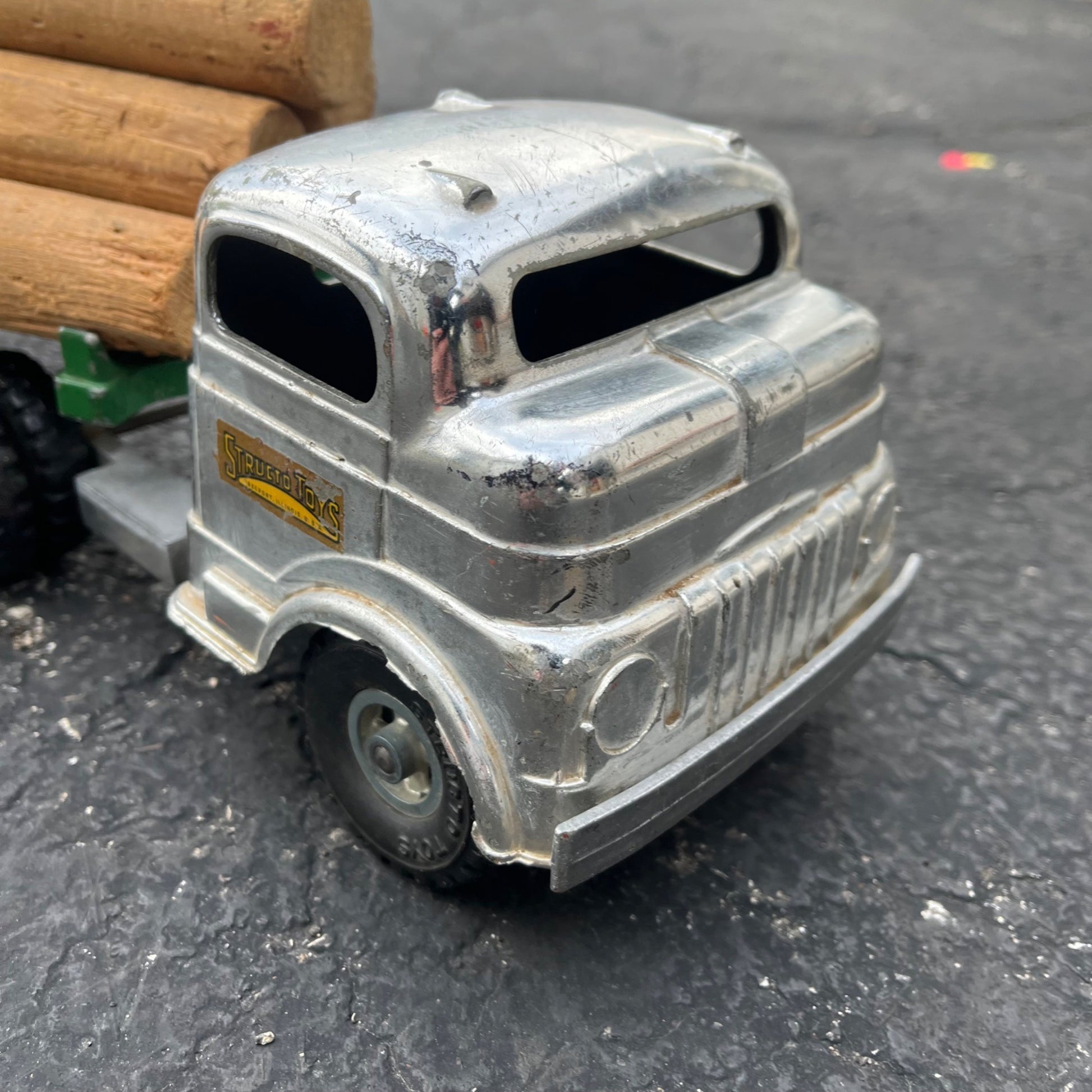 Vintage Structo Log Carrier Semi Truck Hauler Trailer Pressed Steel Toy