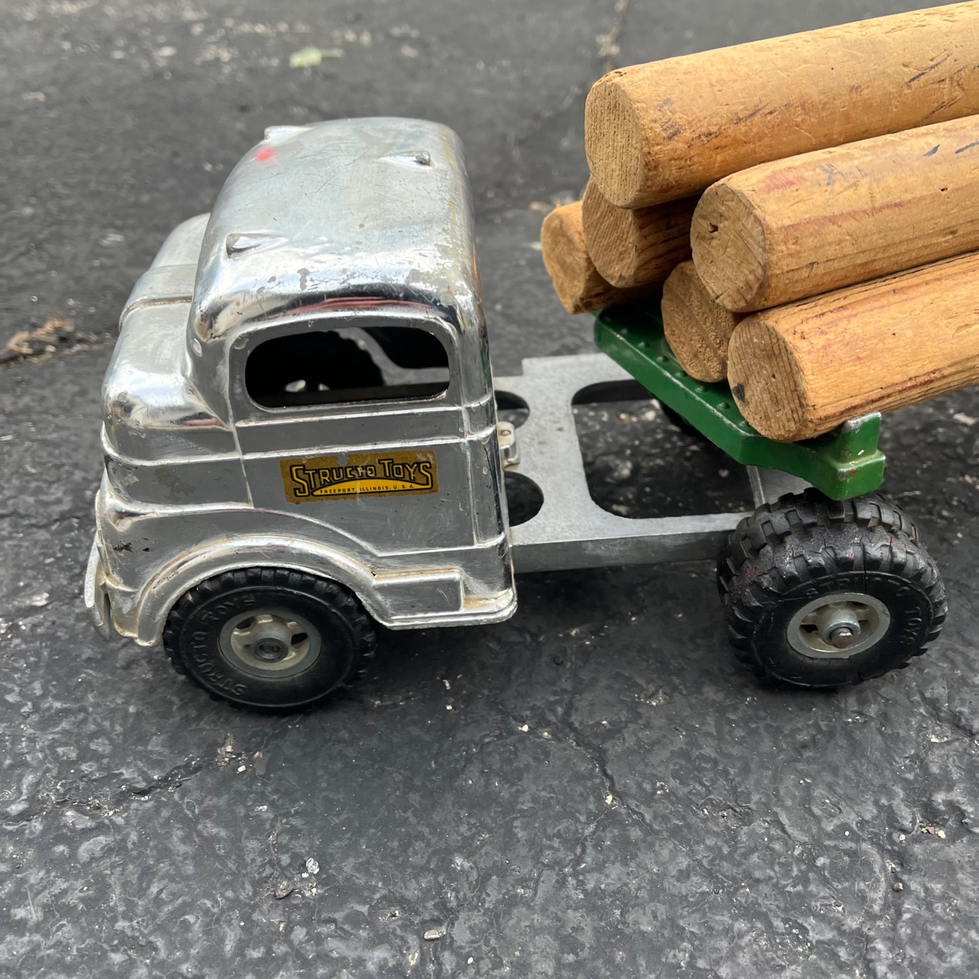 Vintage Structo Log Carrier Semi Truck Hauler Trailer Pressed Steel Toy