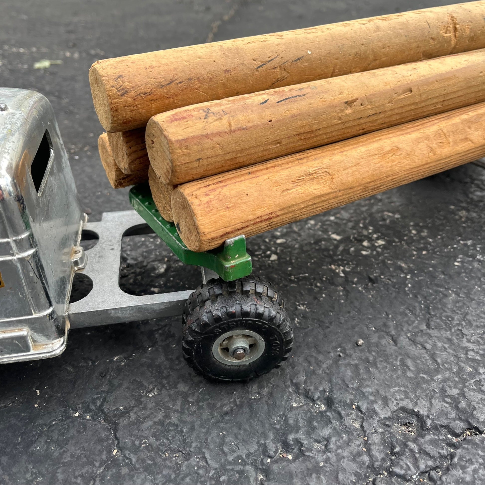 Vintage Structo Log Carrier Semi Truck Hauler Trailer Pressed Steel Toy