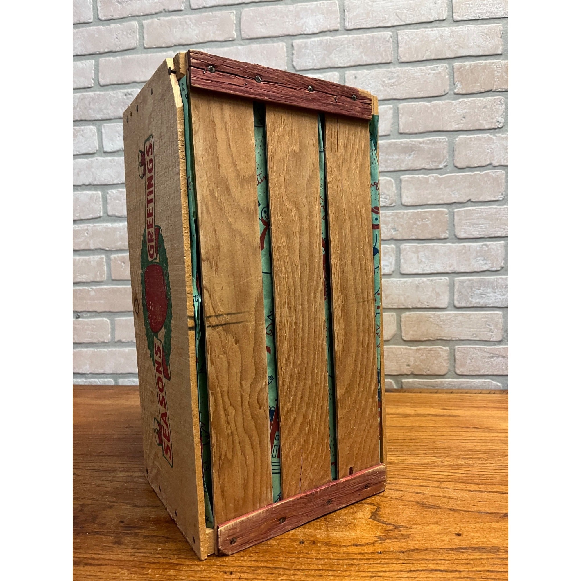 Vintage Season's Greetings Wood Apples Shipping Crate Box Yakima WA Santa Claus