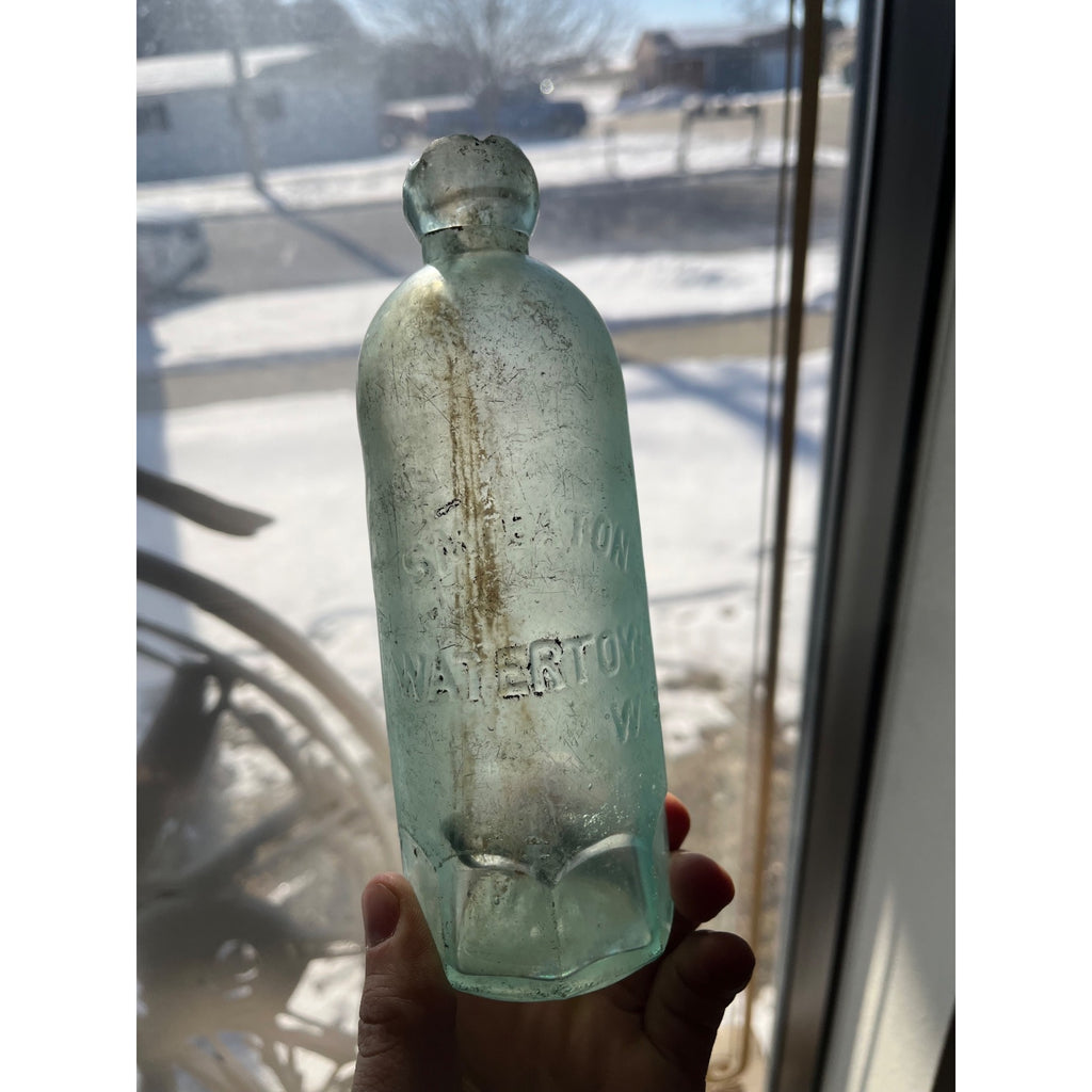 SM. EATON Watertown Wisconsin Blob Top Soda Bottle Hutchinson Hutch WI Wis