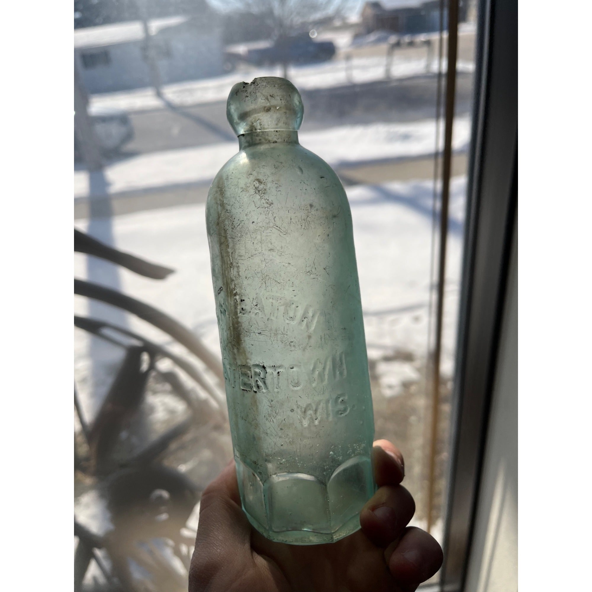 SM. EATON Watertown Wisconsin Blob Top Soda Bottle Hutchinson Hutch WI Wis