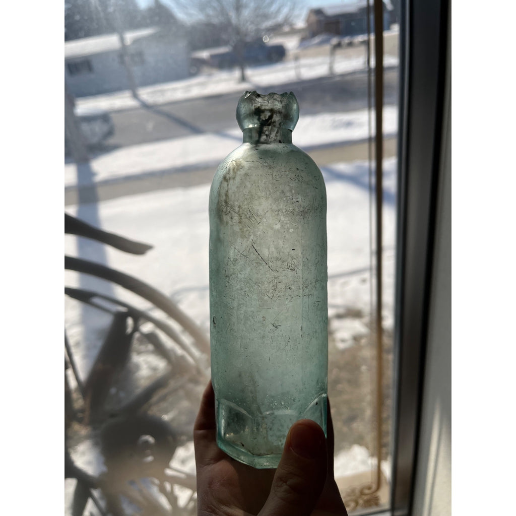 SM. EATON Watertown Wisconsin Blob Top Soda Bottle Hutchinson Hutch WI Wis