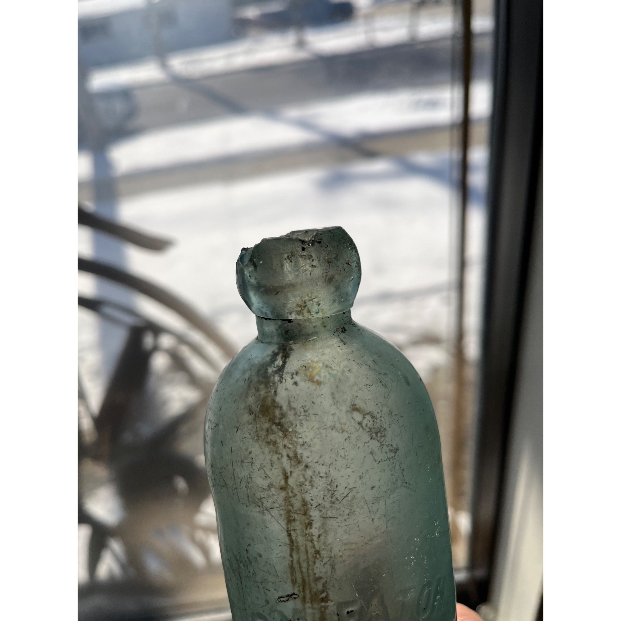 SM. EATON Watertown Wisconsin Blob Top Soda Bottle Hutchinson Hutch WI Wis