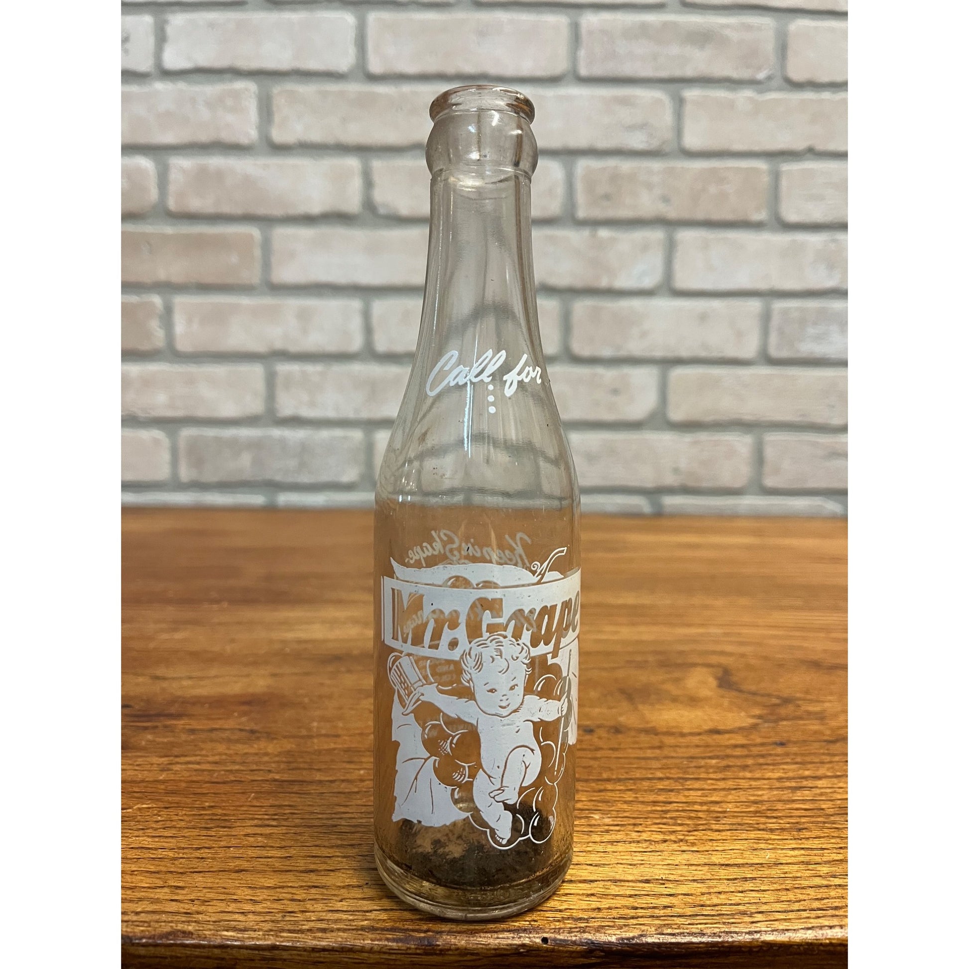 RARE Vintage Mr Grape Sky High Beverage Co. -- Milwaukee Wis -- ACL Soda Bottle