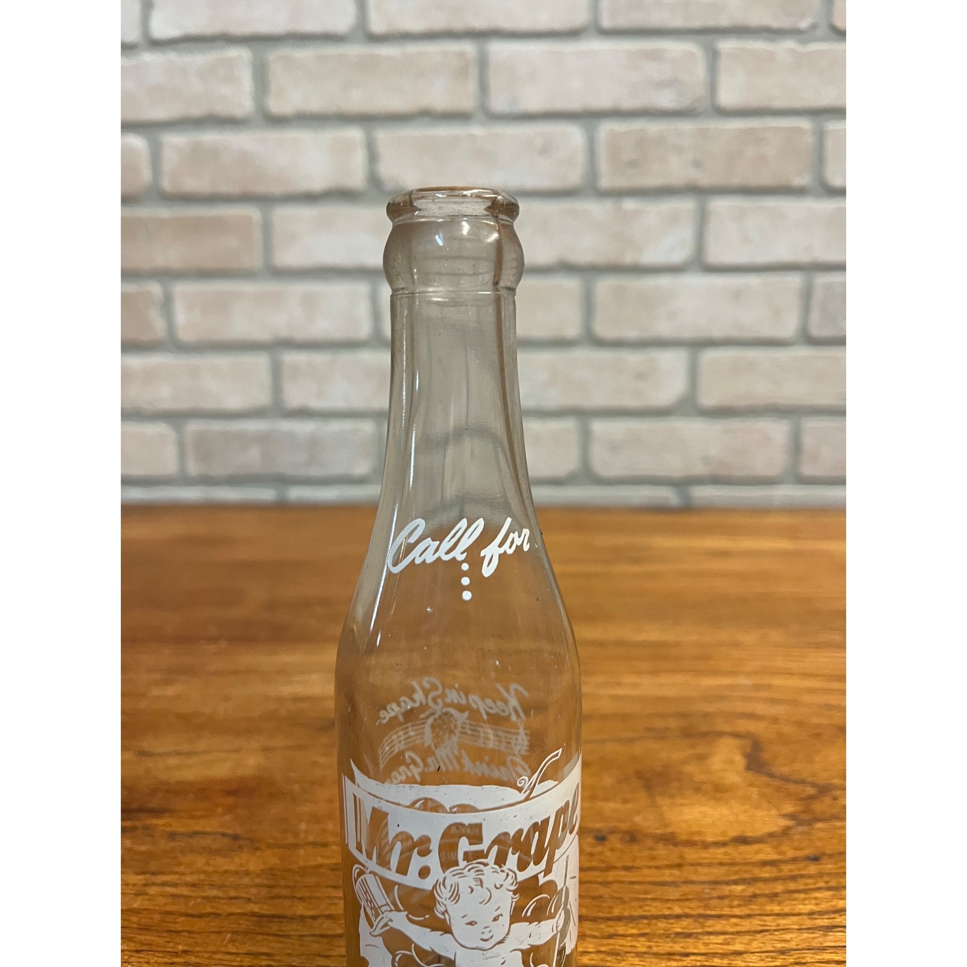 RARE Vintage Mr Grape Sky High Beverage Co. -- Milwaukee Wis -- ACL Soda Bottle