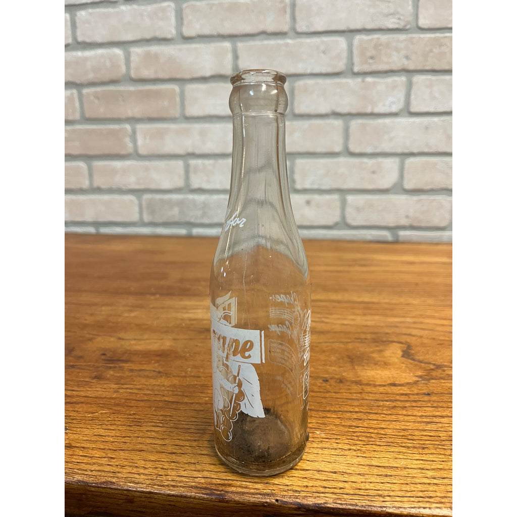 RARE Vintage Mr Grape Sky High Beverage Co. -- Milwaukee Wis -- ACL Soda Bottle