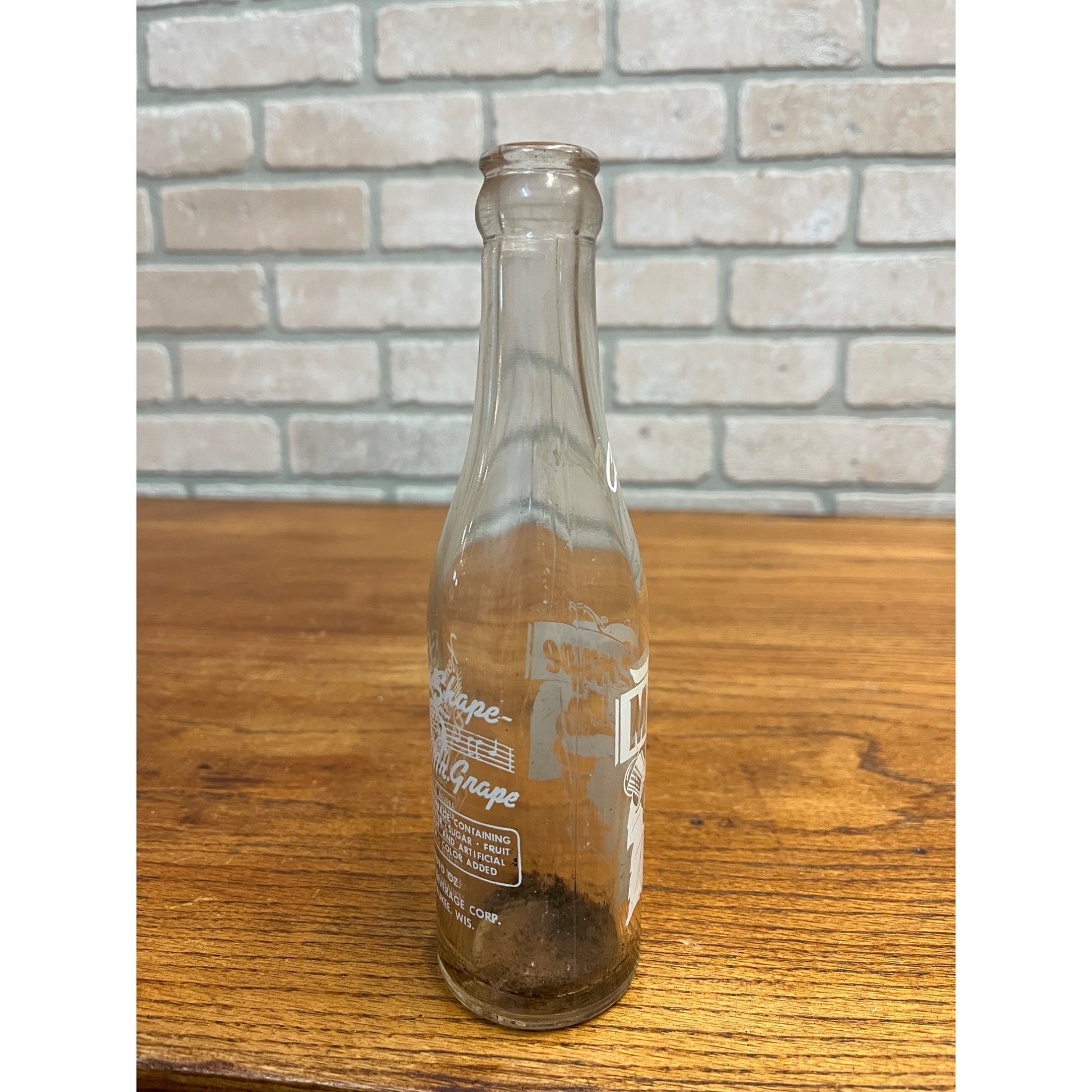 RARE Vintage Mr Grape Sky High Beverage Co. -- Milwaukee Wis -- ACL Soda Bottle
