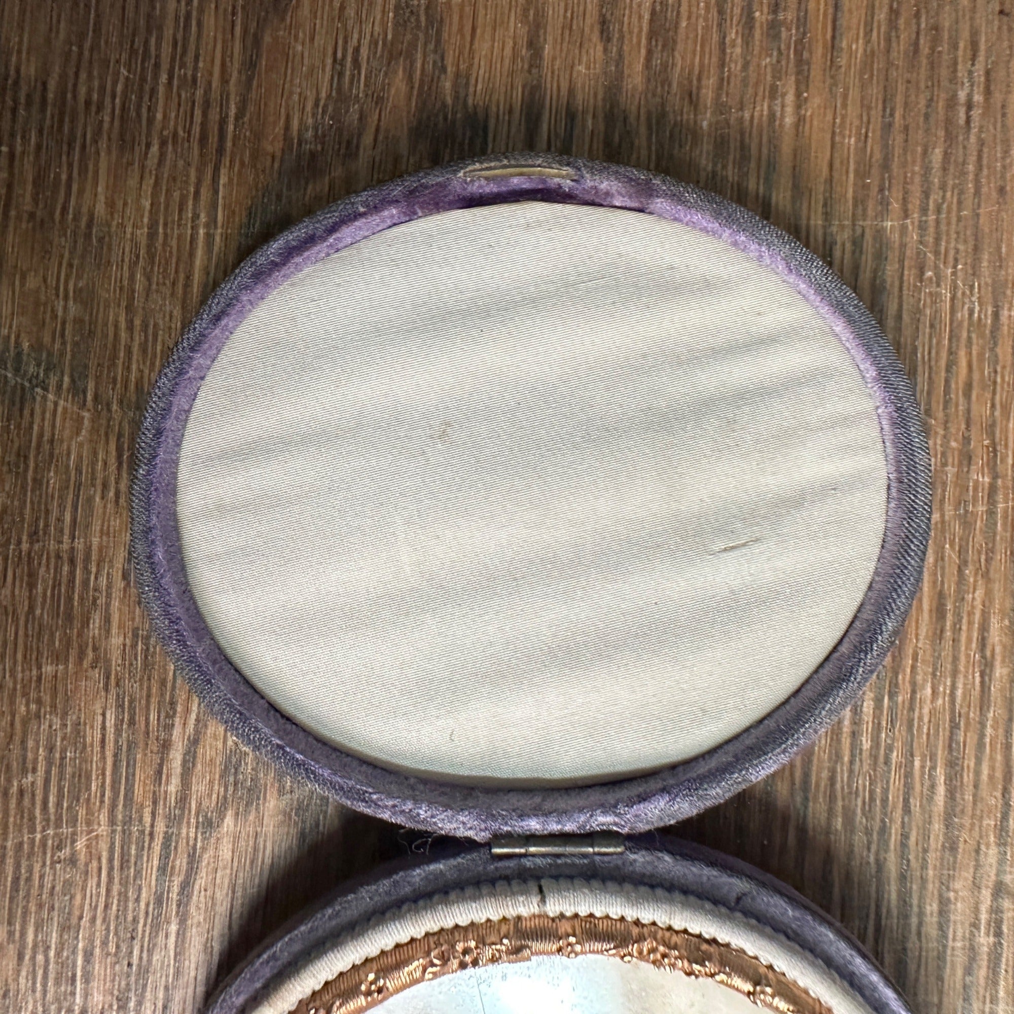 Fine Antique Large Oval Purple Velvet Push Button Daguerreotype Photograph Case