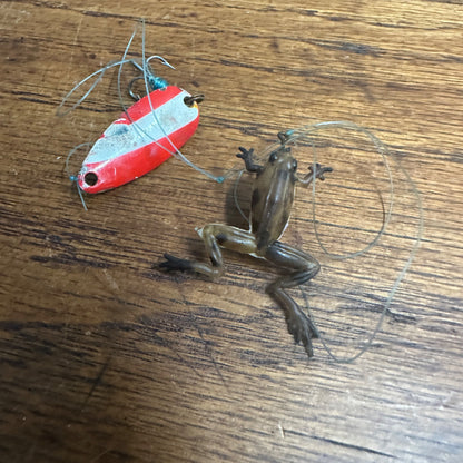 Vintage Small 1-1/2" Frog Lure Rubber w/ Red White Spinner