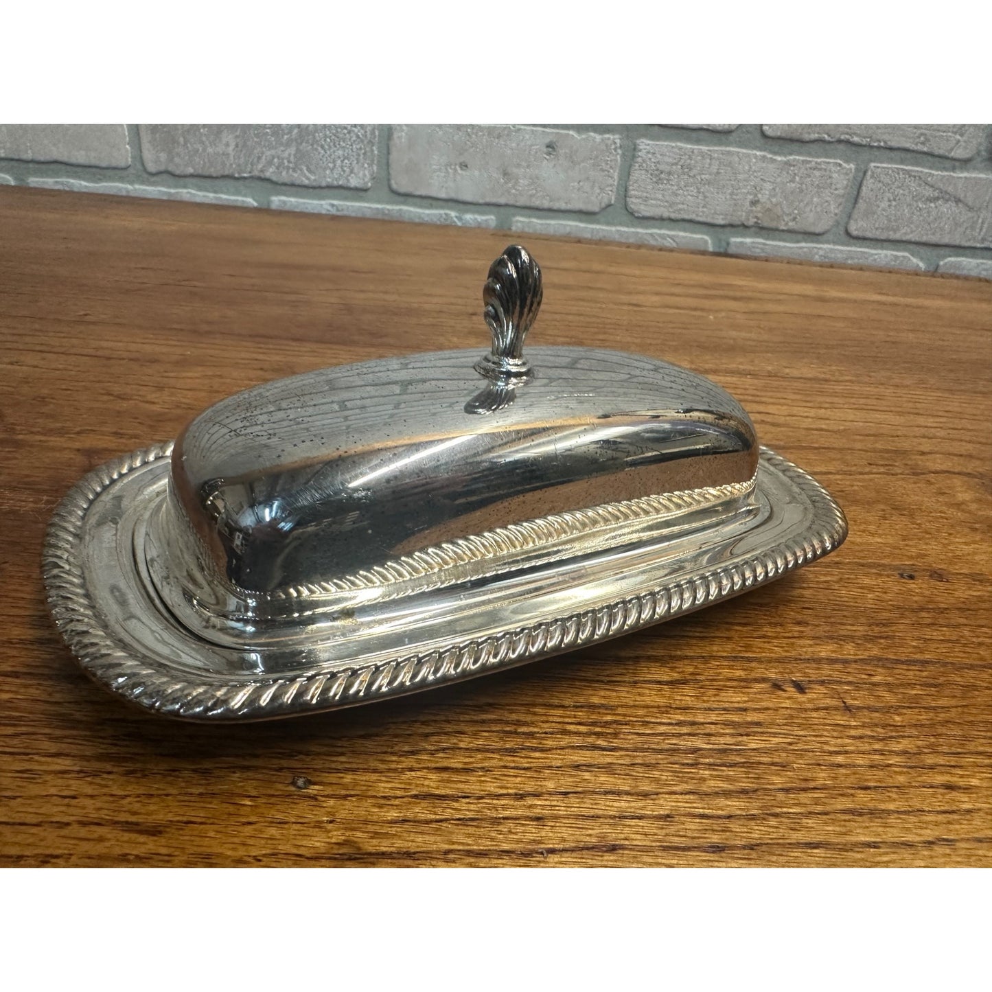 Vintage Wm Rogers Silver Plate Covered Butter Dish 887