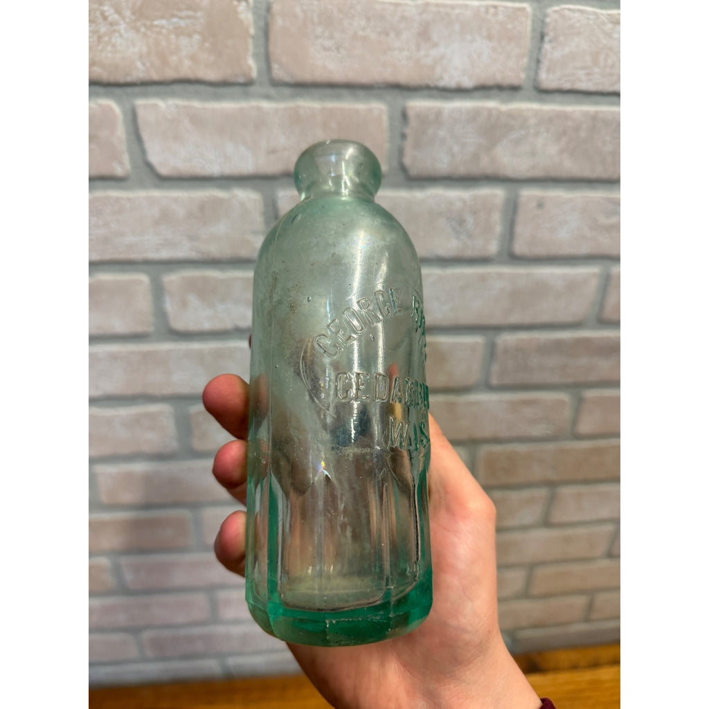 CEDARBURG WIS GEORGE RITTER HUTCHINSON SODA BOTTLE MUG BASE BLOB HUTCH