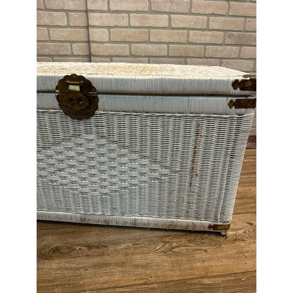 VINTAGE LARGE WHITE WICKER STORAGE TRUNK CHEST BIN BASKET