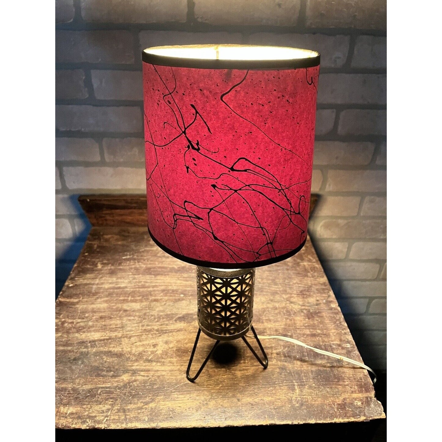 Vintage 1950s MCM Hairpin Leg Table Lamp w/ Spaghetti Fiberglass Red Glow Shade