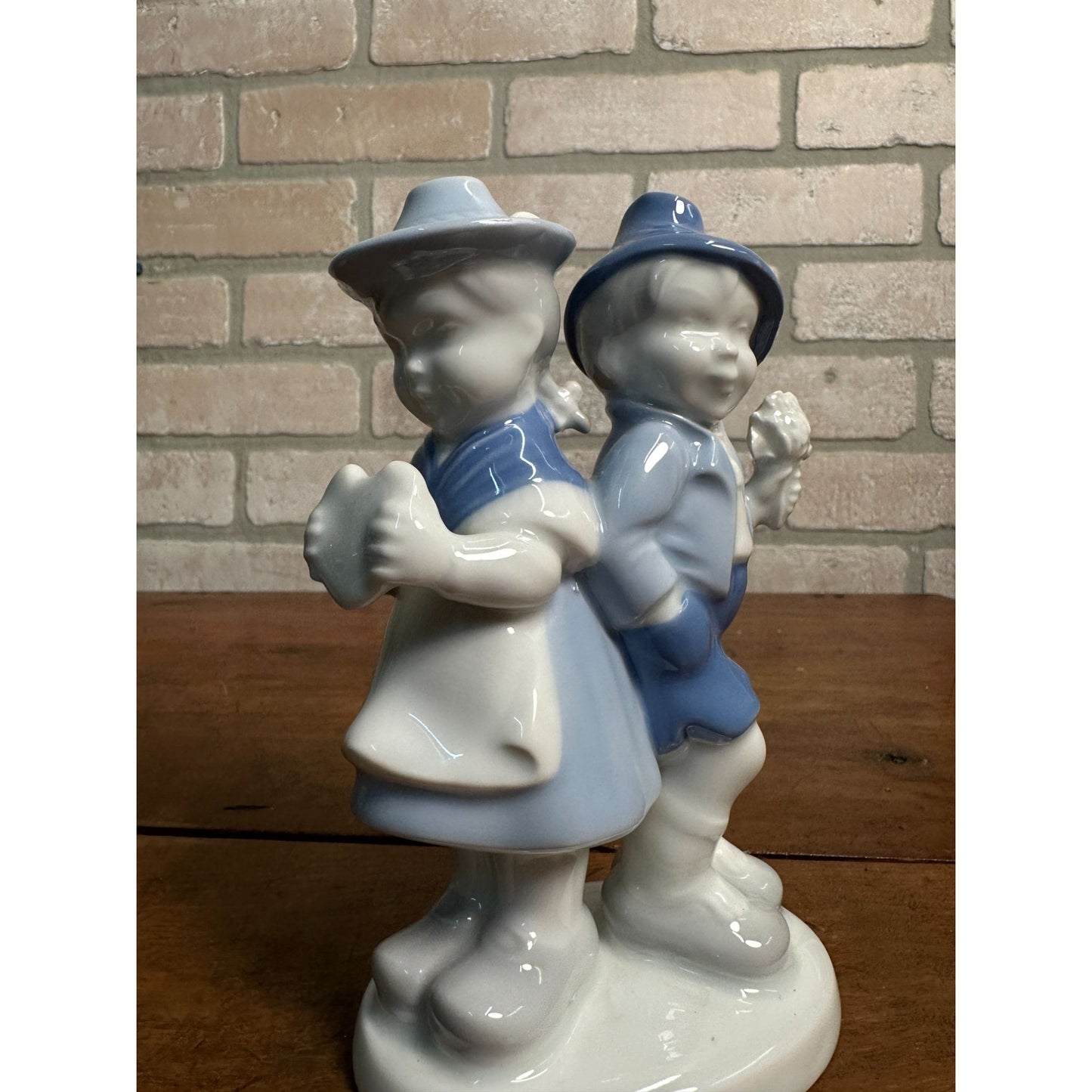 GEROLD PORZELLAN BAVARIA BOY & GIRL IN LOVE FIGURINE 7017 WEST GERMANY