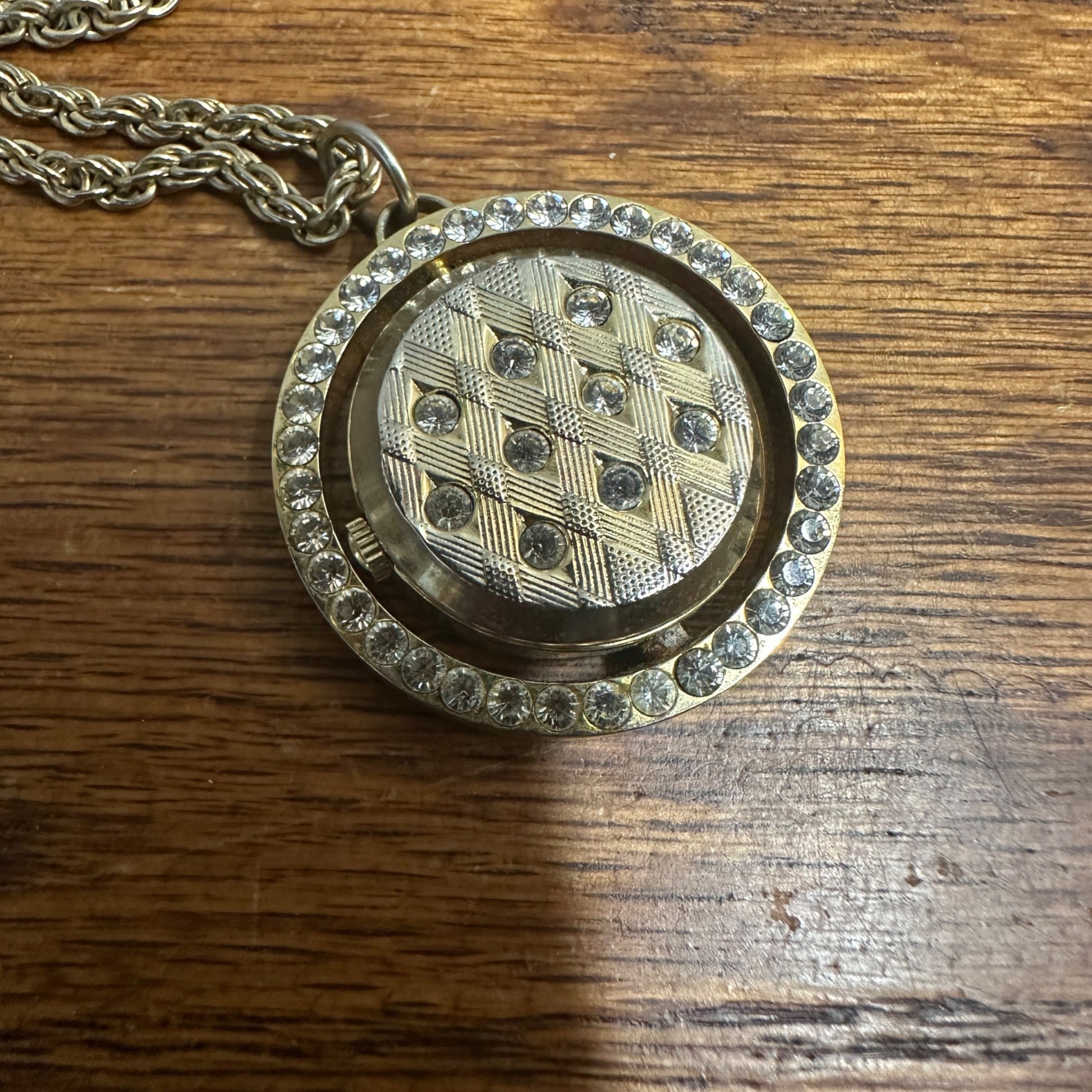 Vintage Willow Bay Studded Quarts Pocket Watch Ladies Nonworking