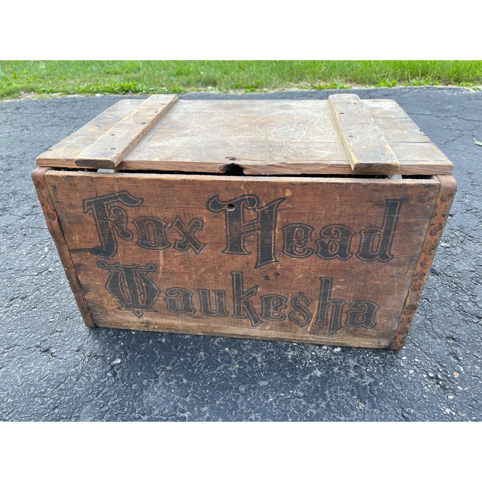 RARE Vintage Fox Head Beer Waukesha Weber Brewing Crate for 24 Bottles