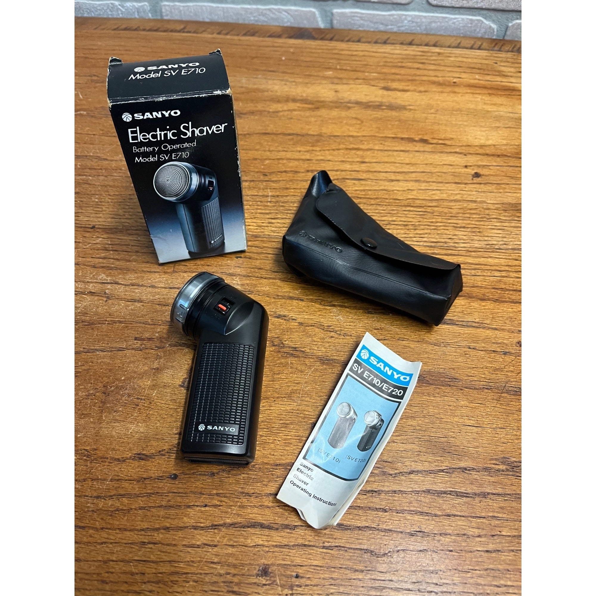 Sanyo Electric Shaver Model SV E710 Battery Operated New Old Stock With Box WORKS