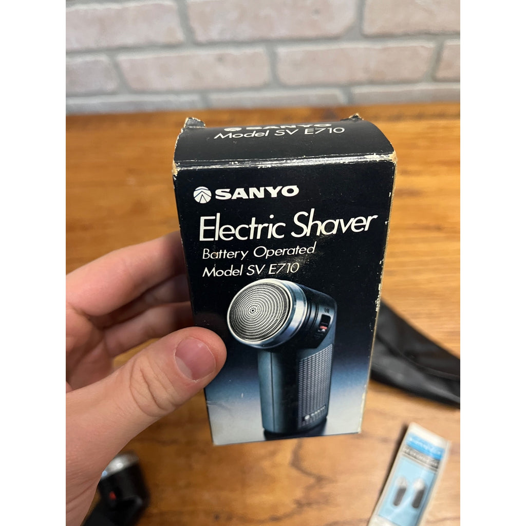 Sanyo Electric Shaver Model SV E710 Battery Operated New Old Stock With Box WORKS