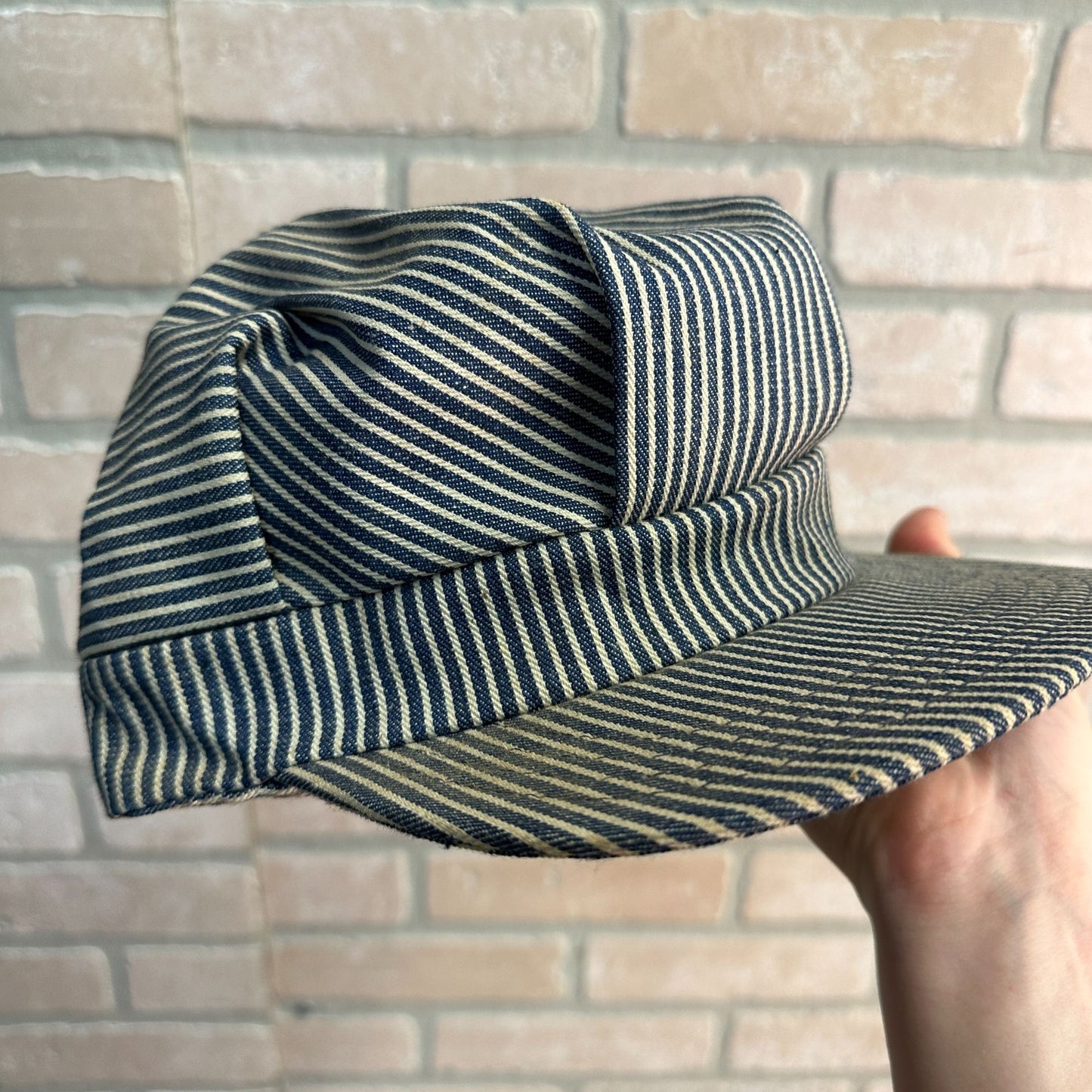 VINTAGE USA MADE PIN STRIPE RAILROAD WORKERS CONDUCTOR HAT