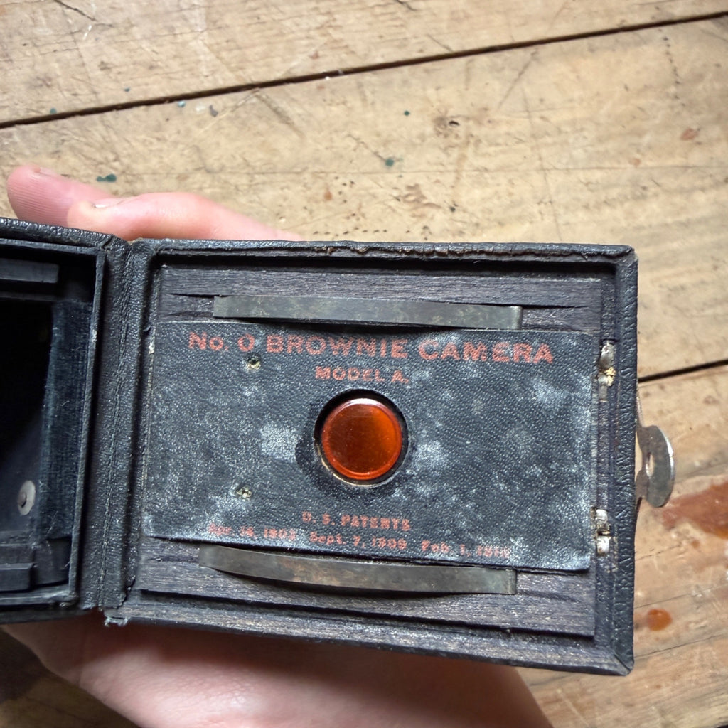 Vintage Canadian Kodak Brownie Model No 0  w/ Carrying Case