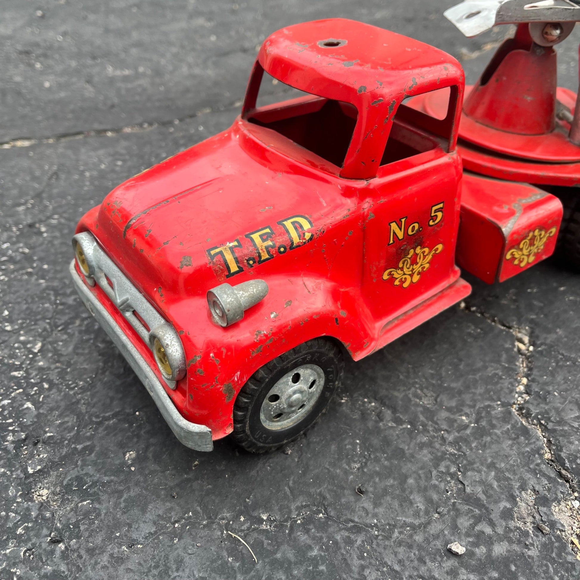 Vintage 1950s Tonka Aerial Ladder Fire Truck No. 5 TFD Pressed Steel Toy