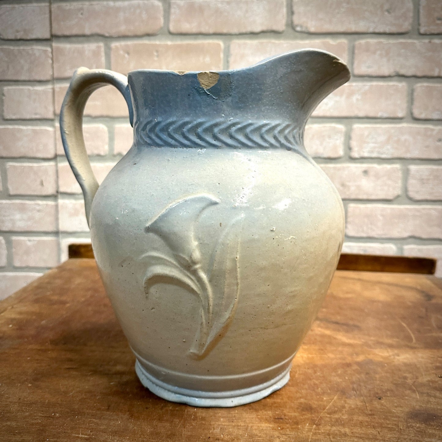 ANTIQUE BLUE WHITE RED WING STONEWARE SALT GLAZE " LILY " PITCHER YELLOWARE