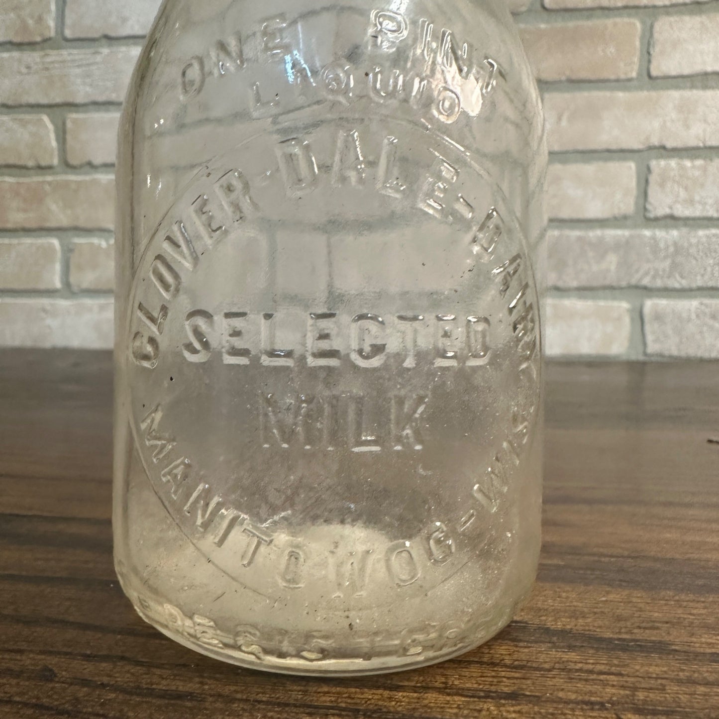 RARE Vintage 1930s Cloverdale Dairy Manitowoc Wis One Pint Glass Milk Bottle