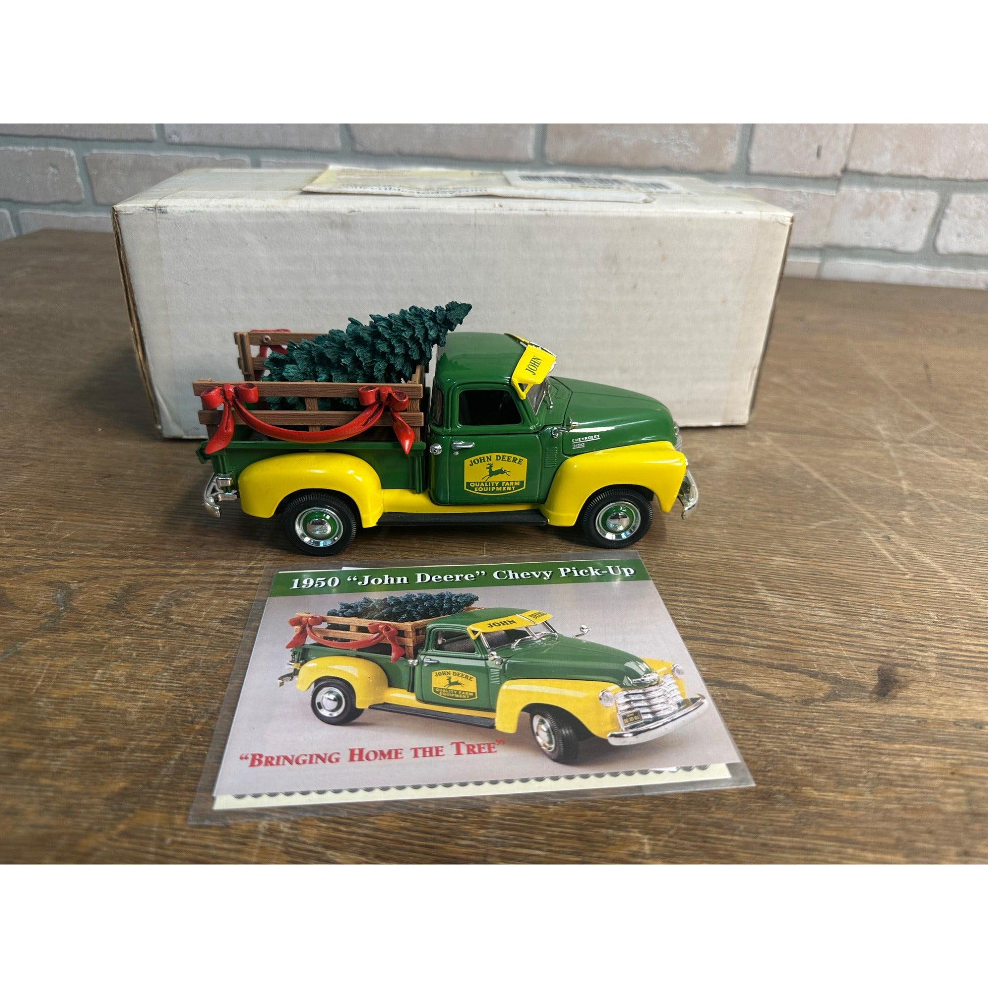 Ertl John Deere 1950 Chevy Pick Up Truck Bringing Home Xmas Tree 1:25 Scale Diecast