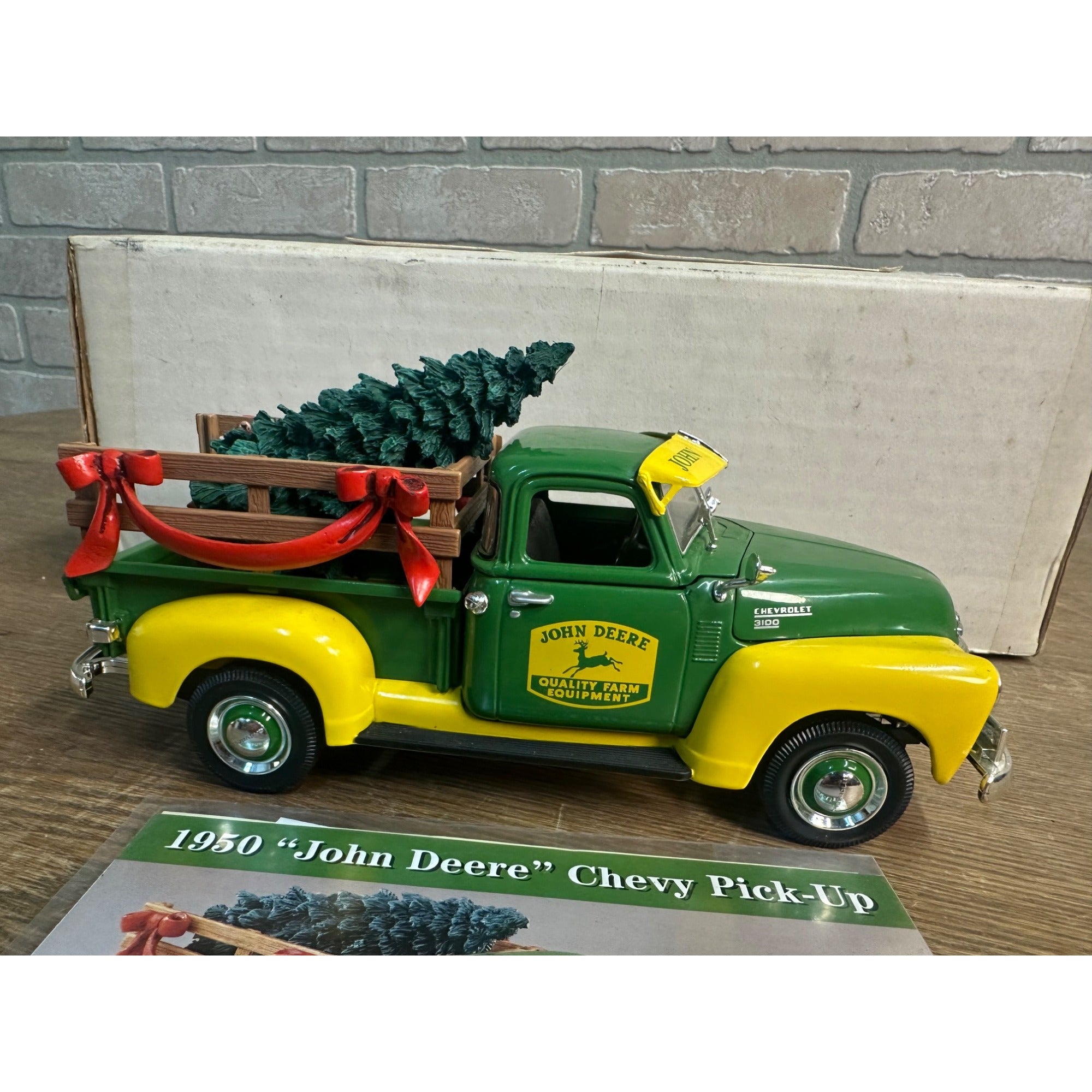 Ertl John Deere 1950 Chevy Pick Up Truck Bringing Home Xmas Tree 1:25 Scale Diecast