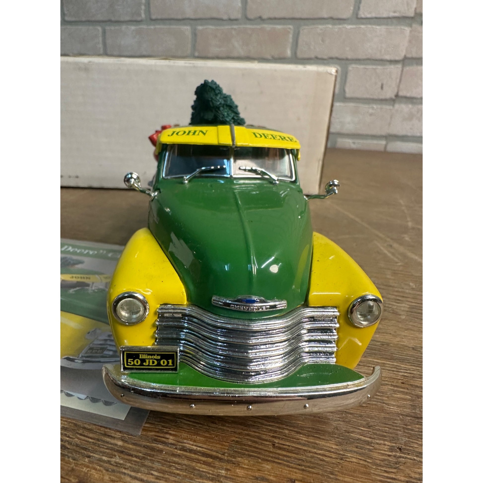 Ertl John Deere 1950 Chevy Pick Up Truck Bringing Home Xmas Tree 1:25 Scale Diecast